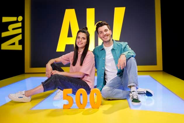 Bilder des Jahres 2023, Entertainment June 06 Entertainment Themen der Woche KW24 Die Moderatoren Clarissa Correa da Silva und Tarkan Bagci am Set von Wissen macht Ah! . Im Herbst wird die 500. Folge der WDR-Wissenssendung zu sehen sein. Köln, 14.06.2023 NRW Deutschland Copyright: xChristophxHardtx