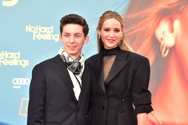 Bilder des Jahres 2023, Entertainment June 06 Entertainment Themen der Woche KW24 Entertainment Bilder des Tages Deutschlandpremiere von NO HARD FEELING Andrew Feldmann, Jennifer Lawrence Ankunft, roter Teppich zur Deutschlandpremiere von NO HARD FEELINGSerlin am 15.06.2023