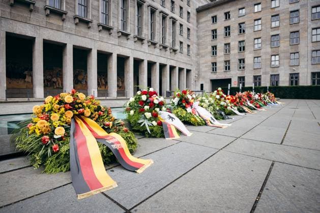 Bilder des Jahres 2023, News June 06 News Themen der Woche KW24 Kranzniederlegung anlaesslich des 70. Jahrestages des Volksaufstand der DDR vom 17. Juni 1953 am Platz des Volksaufstandes in Berlin. 17.06.2023. Berlin Deutschland