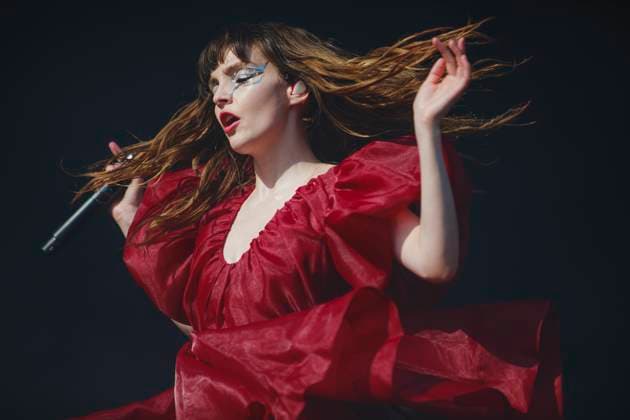 Bilder des Jahres 2023, Entertainment June 06 Entertainment Themen der Woche KW24 Entertainment Bilder des Tages Hurricane Festival Deutschland, Niedersachsen (Landkreis Rotenburg), Scheeßel am 17.06.2023: Lauren Mayberry, die Frontfrau der schottische Elektropop-Band Chvrches auf der Bühne des Festivals.
