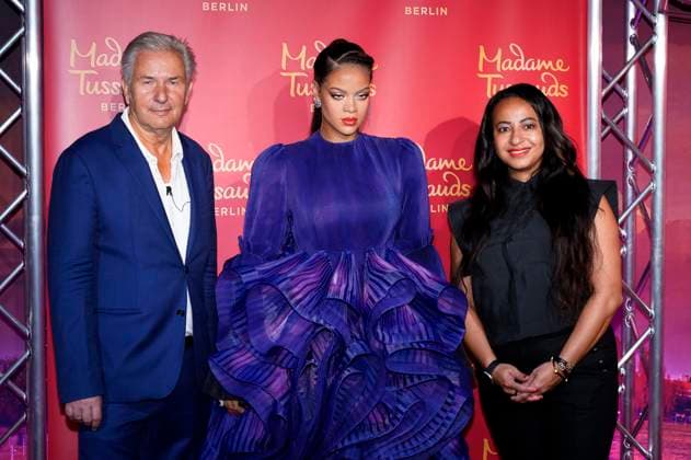 Bilder des Jahres 2023, Entertainment June 06 Entertainment Themen der Woche KW25 Entertainment Bilder des Tages Klaus Wowereit und Nadja Troublefield bei der Enthüllung der neuen Wachsfigur von Rihanna anlässlich des Jubiläums 15 Jahre Madame Tussauds Berlin. Berlin, 20.06.2023