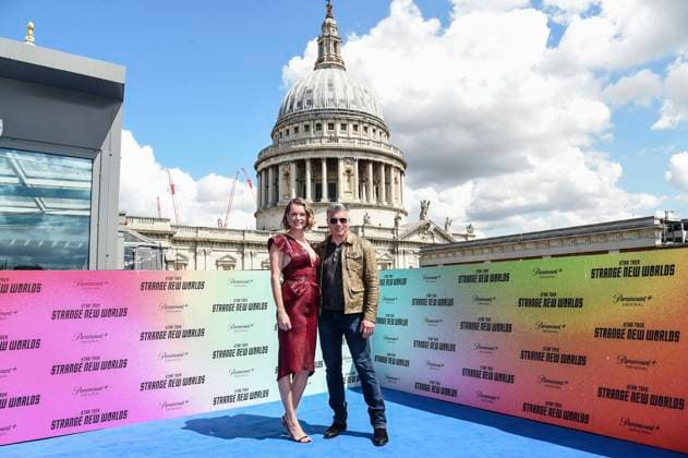 Bilder des Jahres 2023, Entertainment June 06 Entertainment Themen der Woche KW25 Entertainment Bilder des Tages Rebecca Romijn und Anson Mountbeim Photocall zur zweiten Staffel der Paramout+ Serie Star Trek: Strange New Worlds in der Sabine Rooftop Bar. London, 21.06.2023