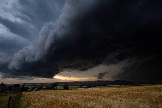 Bilder des Jahres 2023, News June 06 News Themen der Woche KW25 News Bilder des Tages 22.06.2023, GER, Unwetterfront zieht über Thüringen Hessen zeigt die Unwetterfront welche über Hessen Thüringen gezogen ist inkl. Zellen Gewitter Gewitterzellen Herleshausen Neukirchen Eise Feld Thüringen Deutschland