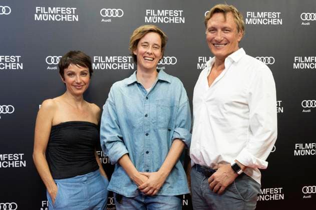 Entertainment Themen der Woch KW26 Bilder des Jahres 2023, Entertainment 06 Juni Entertainment Bilder des Tages Julia Koschitz, Pia Strietmann und Oliver Masucci bei der Premiere der ARD Miniserie Herrhausen - Der Herr des Geldes auf dem 40. Filmfest München 2023 im Gloria Palast. München, 26.06.2023