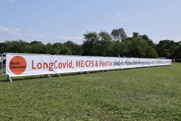 Deutschland, Berlin, Reichstag, Platz der Republik, NichtGenesen - Wir fordern 200 Millionen für Forschung und Versorgung! LongCovid, ME CFS & PostVac sind ein Massen-Behinderungs- -Ereignis!