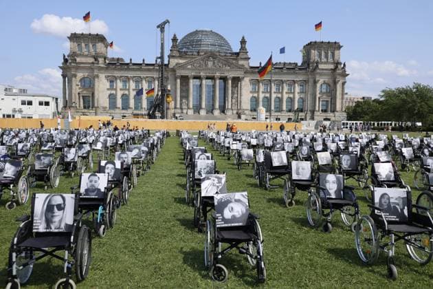 Deutschland, Berlin, Reichstag, Platz der Republik, NichtGenesen - Wir fordern 200 Millionen für Forschung und Versorgung! LongCovid, ME CFS & PostVac sind ein Massen-Behinderungs- -Ereignis!