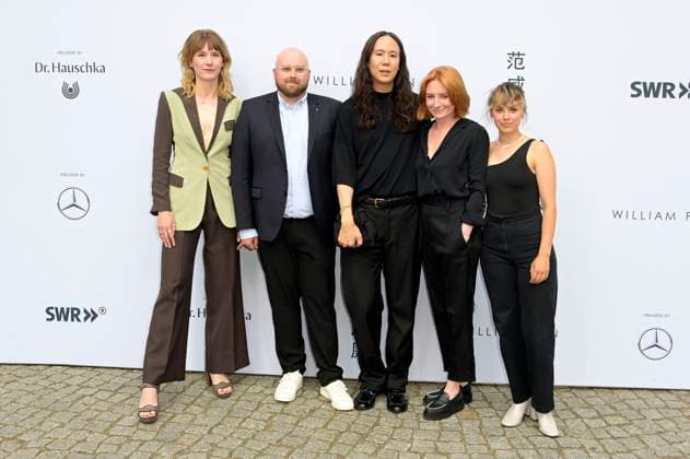Bilder des Jahres 2023, Entertainment 07 Juli Entertainment Themen der Woche KW27 Entertainment Bilder des Tages Lotta Schmelzer, Sam Aron Handel, William Fan, Kim Hess und Lisa Jirg bei der Premiere des Dokumentarfilms William Fan - In Between im Delphi-Filmpalast. Berlin, 09.07.2023