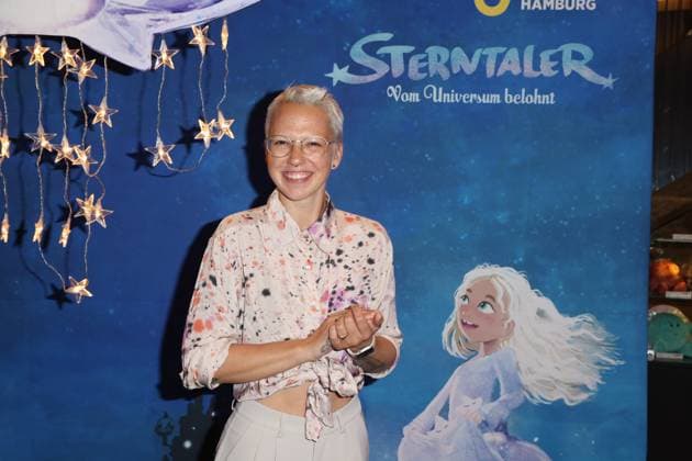 Bilder des Jahres 2023, Entertainment 07 Juli Entertainment Themen der Woche KW28 Entertainment Bilder des Tages Sängerin Stefanie Heinzmann ist der Star der musikalischen Neufassung, Premiere vom musikalischen Märchen Sterntaler - vom Universum belohnt, Aufführung im Planetarium Hamburg 13.7.2023