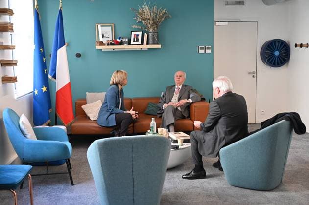 Valerie Pecresse Meets Edouard Balladur - Paris Valerie Pecresse meets Edouard Balladur at campaign HQ in Paris, France on February 14, 2022. Photo by Elodie Gregoire ABACAPRESS.COM Paris France  Copyright: xGregoirexElodie ABACAx 806294_004 GregoirexElodie ABACAx 806294_004 