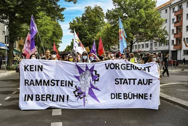 Bilder des Jahres 2023, News 07 Juli News Themen der Woche KW28 News Bilder des Tages Demo Kein Rammstein in Berlin! am Olympiaplatz, Copyright: MaurizioxGambarini