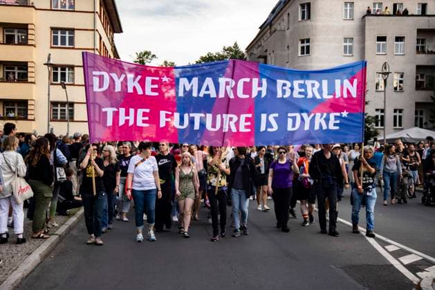 Bilder des Jahres 2023, News 07 Juli News Bilder des Tages Menschen nehmen der Dyke Marsch in Berlin am 21. Juli 2023. Dyke Marsch in Berlin