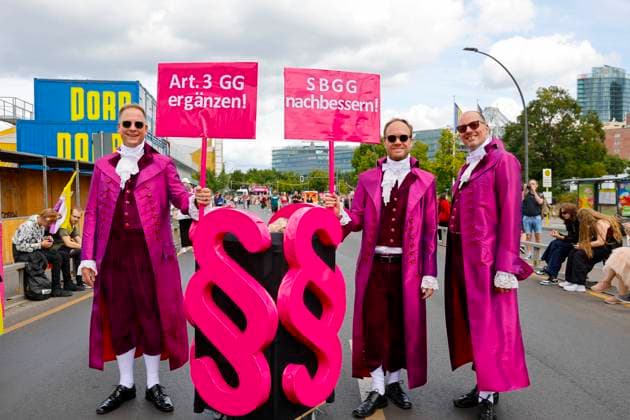 Bilder des Jahres 2023, News 07 Juli News Bilder des Tages CSD 2023; 45. Berliner CSD-Parade, am 22.07.2023 in Berlin, (Leipziger Straße Ecke Charlottenstraße), Deutschland