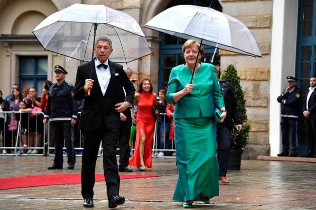 Bilder des Jahres 2023, Entertainment 07 Juli Entertainment Themen der Woche KW30 Entertainment Bilder des Tages Angela Merkel mit Ehemann Joachim Sauer bei der Eröffnung der Richard-Wagner-Festspiele 2023 mit der Premiere von Richard Wagners Parsifal im Bayreuther Festspielhaus. Bayreuth, 25.07.2023