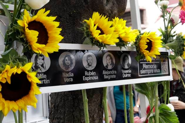 Bilder des Jahres 2023, News 07 Juli News Themen der Woche KW30 News Bilder des Tages 8 years without justice for the victims of the Narvarte case in Mexico July 30, 2023, Mexico City, Mexico: Family members, activists, and friends of Ruben Espinosa Becerril, Nadia Vera, Mile Virginia Martin, Yesenia Quiroz, and Olivia Alejandra Negrete, murdered on July 31, 2015 in an apartment in the Narvarte neighborhood ; pay homage to 8 years of the multi-homicide and demand justice at the scene of the crime in Mexico City. on July 30, 2023 in Mexico City, Mexico, Credit:Luis Barron Eyepix Group Avalon Mexico, Mexico City, Mexico City Copyright: xLuisxBarronx xEyepixxGroupx xAvalonx 0793141285