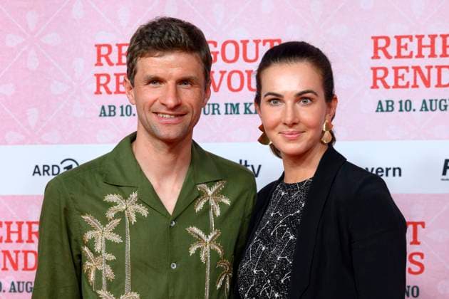 Fußballer Thomas Müller mit Ehefrau Lisa Müller bei der Premiere des Kinofilms Rehragout-Rendezvous im Mathäser Filmpalast. München, 31.07.2023 NRW Deutschland Copyright: xDwixAnoraganingrumx