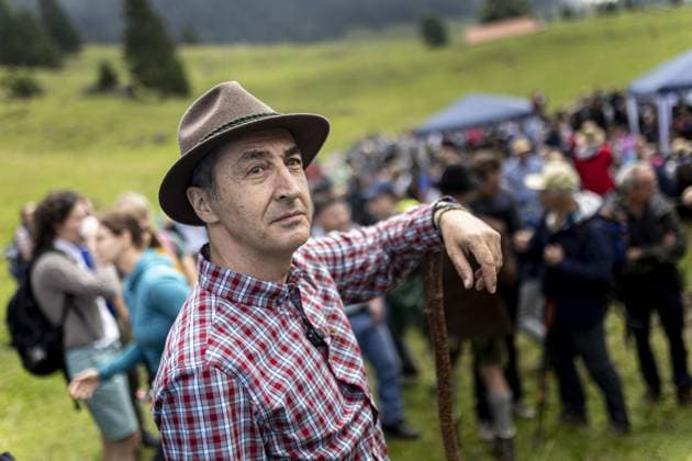 Bilder des Jahres 2023, Entertainment 08 August Entertainment Themen der Woche KW31 Entertainment Bilder des Tages Bundeslandwirtschaftsminister Cem Oezdemir nimmt an der Hauptalmbegehung teil im Rahmen der Sommertour 2023 in Flintsbach, 02.08.2023. Flintsbach Deutschland