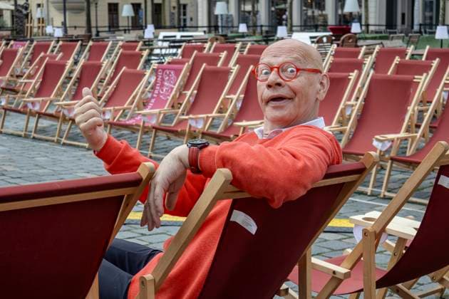Bilder des Jahres 2023, Entertainment 08 August Entertainment Themen der Woche KW31 Ralf Herzog (Pantomime) macht neugierig auf die Sonderveranstaltung beim Palais Sommer auf der Bühne auf dem Neumarkt vor der Frauenkirche am 8.August ab 19 Uhr, bei dem sich das Dresdner Pantomimefestival mit einem Auftritt von Pantomime Ralf Herzog, begleitet vom Jazzpianisten Andreas Scotty Böttcher, vorstellt.