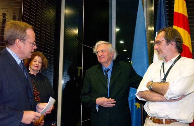 65178 03 Turkish press tycoon Goksin Sipahioglu, founder of Sipa Press Agency in Paris, receives the order of Chevalier des Arts et Lettres by French Art Minister Renaud Donnedieu de Vabres in Perpignan, southern France, on September 2, 2004, as part of the international photojournalism festival Visa pour l Image . Photo by ABACA.  Copyright: xABACAx 65178_03 ABACAx 65178_03