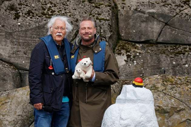 Bilder des Jahres 2023, Entertainment 08 August Entertainment Themen der Woche KW32 News Bilder des Tages Hamburg, Deutschland 07. August 2023: Eisbärentaufe im Tierpark Hagenbeck am 07.08.2023 Im Bild: v.li. Carlo von Tiedemann und Sasha Tierpark Hagenbeck Hamburg Copyright: xFotostandx xMeyerx