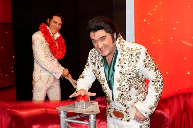 Bilder des Jahres 2023, Entertainment 08 August Entertainment Themen der Woche KW32 Entertainment Bilder des Tages Grahame Patrick, Darsteller im Musical Elvis , bei der Präsentation der restaurierten Wachsfigur von Elvis Presley im Madame Tussauds. Berlin, 11.08.2023