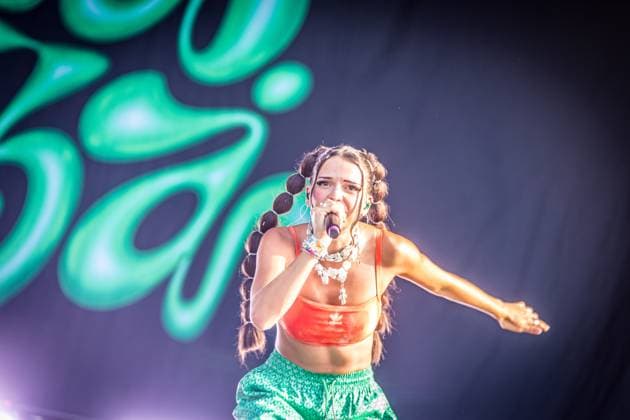 Bilder des Jahres 2023, Entertainment 08 August Entertainment Themen der Woche KW33 Entertainment Bilder des Tages Die deutsche Rapperin Nina Chuba (Nina Katrin Kaiser) auf der Blue Stage des Highfield 2023 Highfield Tag 3 - Nina Chuba