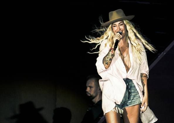 Bilder des Jahres 2023, Entertainment 08 August Entertainment Themen der Woche KW34 Entertainment Bilder des Tages 25.08.2023, xlakx, Entertainment Musik, Sarah Connor - Sommer Open Air 2023 emspor, v.l. Sarah Connor live bei einem Konzert Ihrer Sommer Open Air-Tour 2023 auf der Waldbuehne Berlin. Berlin