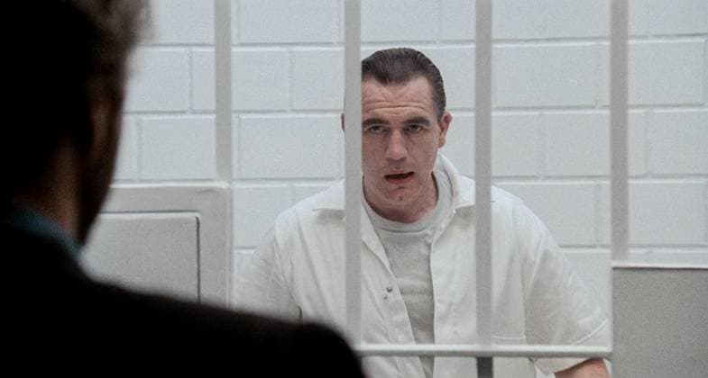 Brian Cox and William Petersen USA. Brian Cox and William Petersen in a scene from (C)De Laurentiis Entertainment Group film: Manhunter (1986). Plot: Former FBI profiler Will Graham returns to service to pursue a deranged serial killer dubbed the Tooth Fairy by the media. LMK110-J10152-250823