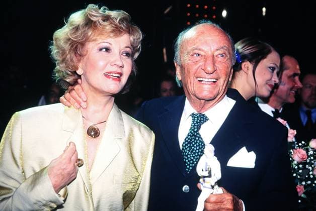 Bayerischer Filmpreis 1995 in München, ausgezeichnet wurde Regisseur Kurt Hoffmann mit einem Ehrenpreis, hier mit Schauspielerin Liselotte Pulver. Copyright: HartwigxValdmanis Nur redaktionelle Nutzung. Editorial usage only. VAL_7205002416