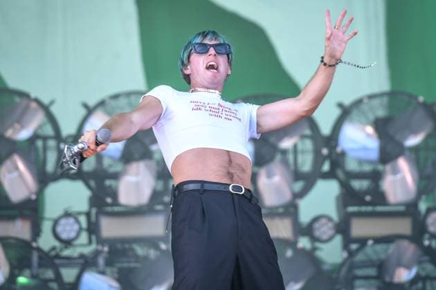 Bilder des Jahres 2023, Entertainment 09 September Entertainment Musik, Lollapalooza Berlin 10.09.2023, xdanx, Entertainment Musik, Lollapalooza Berlin, v.l.Die Band Bilderbuch stehen beim Lollapalooza Festival am Berliner Olympiastadion auf der Bühne. Die 7. Ausgabe des Musikfestivals in Berlin findet vom 09..09.2023 - 10.09.2023 statt. Berlin Olympiastadion Berlin Berlin Deutschland (DE) Copyright: xDanielxLakomskix