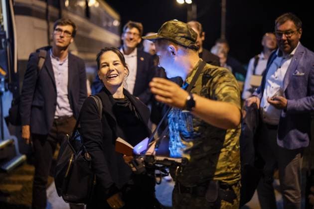Bilder des Jahres 2023, News 09 September News Themen der Woche KW36 News Bilder des Tages Annalena Baerbock (Buendnis 90 Die Gruenen), Bundesaussenministerin erreicht den Bahnhof Medyka Polen um dort den Nachtzug nach Kiew zu nehmen, aufgenommen im Rahmen des Besuchs der Bundesauâˆöüenministerin in der Ukraine am 11.09.2023 Medyka Polen Copyright: xDominikxButzmannx