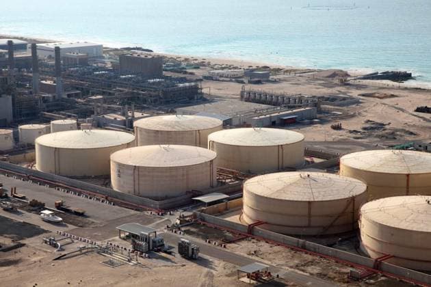 Storage tanks at the port in Dubai, United Arab Emirates, Storage tanks at the port in Dubai, United Arab Emirates, 08.05.2014, Copyright: xphilipusx Panthermedia11513855.jpg