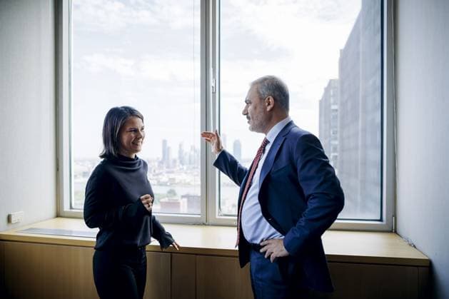 Bilder des Jahres 2023, News 09 September News Themen der Woche KW37 News Bilder des Tages Annalena Baerbock (Buendnis 90 Die Gruenen), Bundesaussenministerin, trifft am Rande der UN-Generalversammlung den Aussenminister der Tuerkei, Hakan Fidan. New York City, 17.09.2023. New York City United States Copyright: xThomasxTrutschelx