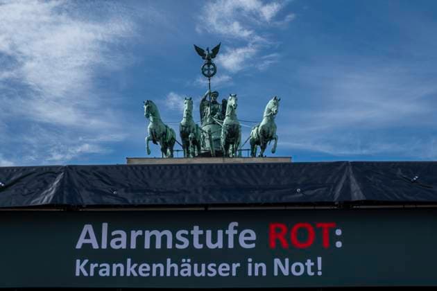 Bilder des Jahres 2023, News 09 September News Themen der Woche KW38 News Bilder des Tages AlarmstufeRot Deutschland, Berlin, 20.09.2023, Alarmstufe Rot, deutschlandweiter Protesttag. Kundgebung. DKG Deutsche Krankenhausgesellschaft e.V. , Sana, Â