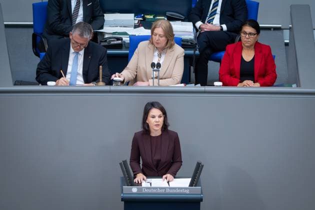 News Bilder des Tages Deutscher Bundestag, 125. Plenarsitzung Aussenministerin Annalena Baerbock (Gruene) im Portrait bei ihrer Rede zum Tagesordnungspunkt Befragung der Bundesregierung bei der 125. Sitzung des Deutschen Bundestag in Berlin, 28.09.2023 Berlin Berlin Deutschland
