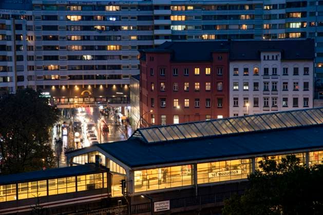 Der Kottbusser Tor aus einem Gebäude in dem Südlichen Teil mit Blick Richtung Adalbertstrasse in Berlin am 24. Oktober 2023. Sonnenallee