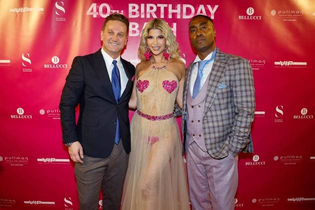 Bilder des Jahres 2023, Entertainment 11 November Entertainment Themen der Woche KW44 Entertainment Bilder des Tages Adriano Hess, Micaela Schäfer, Simon Webbe (Boyband BLUE) bei Micas 40th Birthday Bash Party im Bellucci Restaurant Berlin.