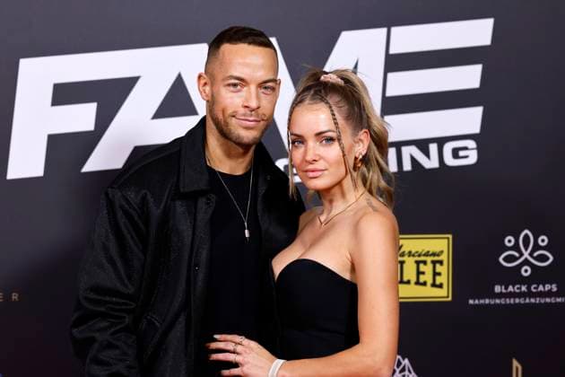 Basketballspieler und Fernsehdarsteller Andrej Mangold und seine Partnerin Annika Jung beim Fame Fighting 2023 - Boxevent mit Influencern und Reality-Stars. Zahlreiche TV-Persönlichkeiten, Influencer und Reality-Stars duellierten sich im Maritim Hotel. Bonn, 04.11.2023 NRW Deutschland Copyright: xChristophxHardtx