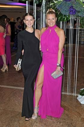 Deutscher Sportpresseball 2023. Magdalena Brzeska und Noemi Peschel anläßlich des Deutschen Sportpresseballs am 04.11.2023 in der Alten Oper Frankfurt Main. 20231104MWI106594
