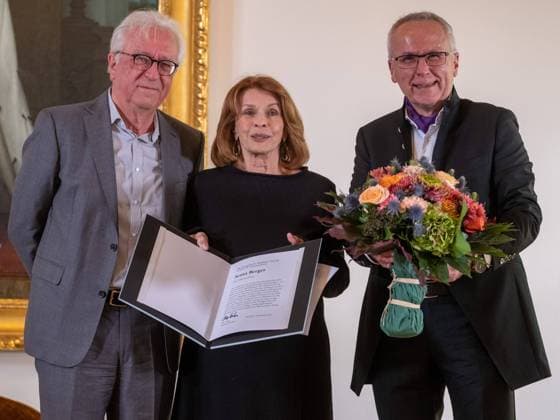 Bilder des Jahres 2023, Entertainment 11 November Entertainment Themen der Woche KW44 Entertainment Bilder des Tages Gerd ANTHOFF, Schauspieler und Laudator, Senta BERGER, Schauspielerin und Preistraegerin und Udo HAHN, Akademiedirektor. Verleihung Toleranzpreis, 5.11.2023. Verleihung des TOLERANZPREISES der Evangelischen Akademie Tutzing an S E N T A B E R G E R in Tutzing, E V A N G E L I S CH E A K A D E M I E T U T Z I N G, Deutschland. Quelle Copyright Credit : Oryk HAIST