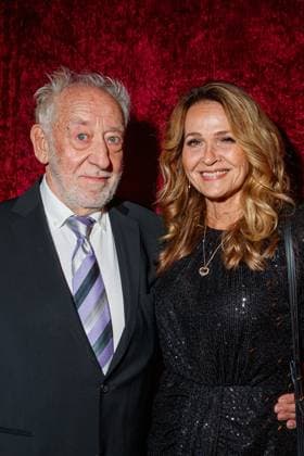Bilder des Jahres 2023, Entertainment 11 November Entertainment Themen der Woche KW45 Entertainment Bilder des Tages Musical Premiere - Romeo & Julia Liebe ist Alles Dieter Didi Hallervorden mit Ehefrau Christiane Zander bei der Gala-Premiere von PALAZZO im Spiegelpalast am 08.11.2023 in Berlin. Copyright: xEventpressxKochanx