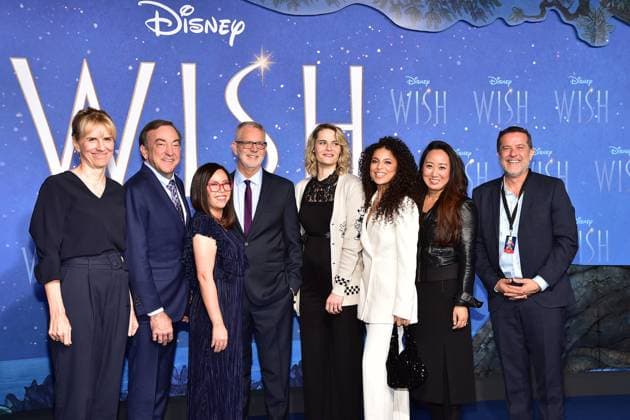 Bilder des Jahres 2023, Entertainment 11 November Entertainment Themen der Woche KW46 Entertainment Bilder des Tages Deutschlandpremiere WISH in Berlin DER FILMCAST Ankunft, magische Deutschlandpremiere WISH in Berlin, blauer Teppich zum Animationsfilm von Walt Disney in Berlin, am 14.11.2023