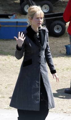 UK SALES ONLY Gwyneth Paltrow on the set of her latest movie Running with Scissors. 3732 LOS ANGELES, CALIFORNIA - Monday April 4 2005. Gwyneth Paltrow on the last day of filming her latest movie Running With Scissors . A smiling Gwyneth was on set with co stars Brian Cox, Evan Rachel Wood and Jill Clayburgh. Running with Scissors is the true story of a boy whose mother (a poet with delusions of Anne Sexton) gave him away to be raised by her psychiatrist, a dead ringer for Santa and a lunatic in the bargain. Suddenly, at age twelve, Augusten Burroughs found himself living in a dilapidated Victorian house in perfect squalor. Dr. Finch s (Brian Cox) bizarre family, a few patients and a pedophile living in the backyard shed com  Copyright: xDanielxMayerx xAvalonx 0520040658
