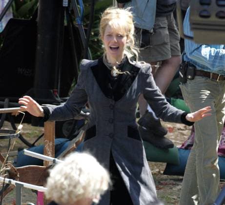 UK SALES ONLY Gwyneth Paltrow on the set of her latest movie Running with Scissors. 3732 LOS ANGELES, CALIFORNIA - Monday April 4 2005. Gwyneth Paltrow on the last day of filming her latest movie Running With Scissors . A smiling Gwyneth was on set with co stars Brian Cox, Evan Rachel Wood and Jill Clayburgh. Running with Scissors is the true story of a boy whose mother (a poet with delusions of Anne Sexton) gave him away to be raised by her psychiatrist, a dead ringer for Santa and a lunatic in the bargain. Suddenly, at age twelve, Augusten Burroughs found himself living in a dilapidated Victorian house in perfect squalor. Dr. Finch s (Brian Cox) bizarre family, a few patients and a pedophile living in the backyard shed com  Copyright: xDanielxMayerx xAvalonx 0520040666