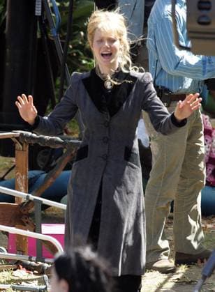 UK SALES ONLY Gwyneth Paltrow on the set of her latest movie Running with Scissors. 3732 LOS ANGELES, CALIFORNIA - Monday April 4 2005. Gwyneth Paltrow on the last day of filming her latest movie Running With Scissors . A smiling Gwyneth was on set with co stars Brian Cox, Evan Rachel Wood and Jill Clayburgh. Running with Scissors is the true story of a boy whose mother (a poet with delusions of Anne Sexton) gave him away to be raised by her psychiatrist, a dead ringer for Santa and a lunatic in the bargain. Suddenly, at age twelve, Augusten Burroughs found himself living in a dilapidated Victorian house in perfect squalor. Dr. Finch s (Brian Cox) bizarre family, a few patients and a pedophile living in the backyard shed com  Copyright: xDanielxMayerx xAvalonx 0520040674