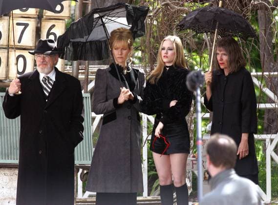 UK SALES ONLY Gwyneth Paltrow on the set of her latest movie Running with Scissors. 3732 LOS ANGELES, CALIFORNIA - Monday April 4 2005. Gwyneth Paltrow on the last day of filming her latest movie Running With Scissors . A smiling Gwyneth was joined on set by (l-r) Brian Cox, Evan Rachel Wood and Jill Clayburgh. Running with Scissors is the true story of a boy whose mother (a poet with delusions of Anne Sexton) gave him away to be raised by her psychiatrist, a dead ringer for Santa and a lunatic in the bargain. Suddenly, at age twelve, Augusten Burroughs found himself living in a dilapidated Victorian house in perfect squalor. Dr. Finch s (Brian Cox) bizarre family, a few patients and a pedophile living in the backyard shed co  Copyright: xDanielxMayerx xAvalonx 0520040684