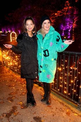 Bilder des Jahres 2023, Entertainment 11 November Entertainment Themen der Woche KW46 Entertainment Bilder des Tages Xenia Prinzessin von Sachsen und Sarah Knappik bei der Eroeffnung von Weihnachten im Tierpark am Schloss Friedrichsfelde am 15.11.2023 in Berlin Eroeffnung von Weihnachten im Tierpark in Berlin