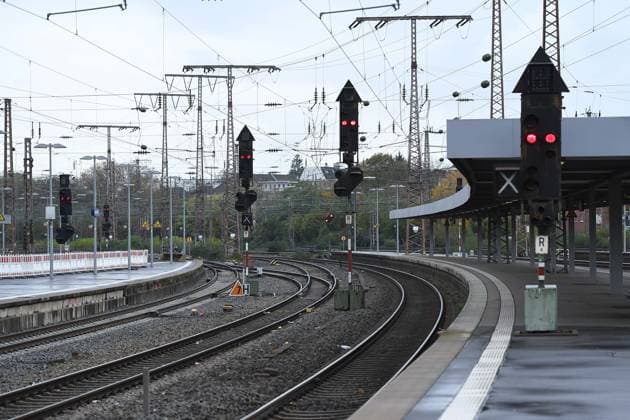 Bilder des Jahres 2023, News 11 November News Themen der Woche KW46 News Bilder des Tages Streik der GDL bei der Bahn Die GDL hat kurzfristig einen flächendeckenden Streik von Mittwoch, 15.11., 22 Uhr bis Donnerstag, 16.11., 18 Uhr angekündigt. Der Streik wird sich massiv auf den gesamten deutschen Bahnbetrieb auswirken.