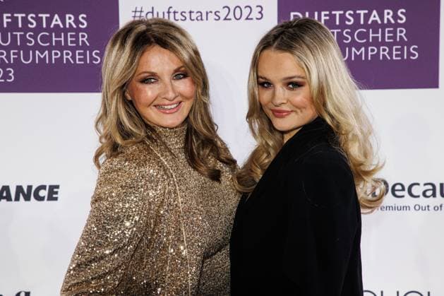 Bilder des Jahres 2023, Entertainment 11 November Entertainment Themen der Woche KW46 Entertainment Bilder des Tages 16.11.2023. Düsseldorf. Duftstars - Deutscher Parfumpreis 2023. Hier: Frauke Ludowig mit Tochter Nele. Düsseldorf Rheinterassen Nordrhein-Westfalen Deutschland