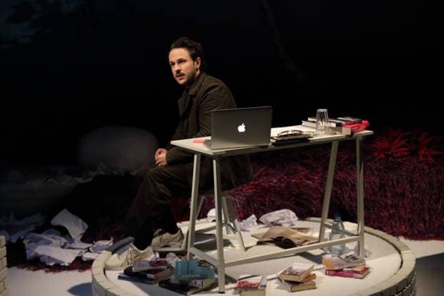 Bilder des Jahres 2023, Entertainment 11 November Entertainment Themen der Woche KW46 Dimitrij Schaad während der Fotoprobe für das Stück The Silence in der Schaubühne am Lehniner Platz in Berlin, 16. November 2023. Stück und Regie Falk Richter. Bühne und Kostüme Katrin Hoffmann. Premiere ist am 19. November 2023. Schaubühne Berlin The Silence