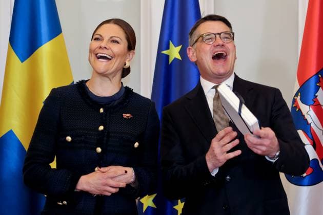 Bilder des Jahres 2023, Entertainment 11 November Entertainment Themen der Woche KW46 Entertainment Bilder des Tages 17.11.2023, Wiesbaden, DEU Kronprinzessin Victoria von Schweden besucht fuer Gespraeche ueber Wirtschaftthemen die Hessische Staatskanzlei und Ministerpraesident Boris Rhein.